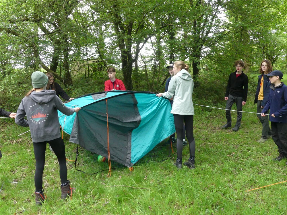DofE Group putting up tents
